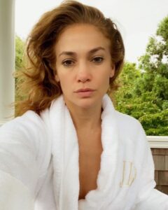 This is how Jennifer Lopez looks without makeup