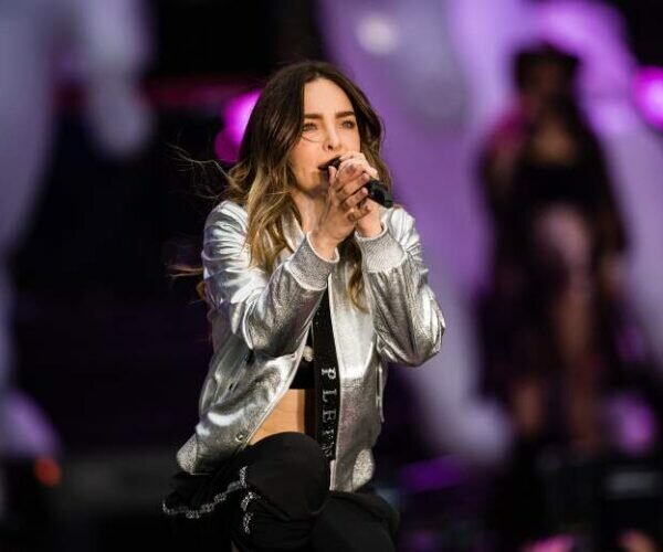 Belinda In Mourning, Lost Her Great Friend