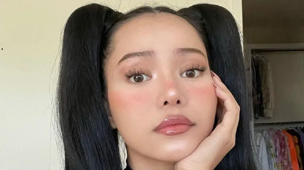 Who Is Bella Poarch From Tiktok In 2021 Bella Beauty Girl Photo Poses ...