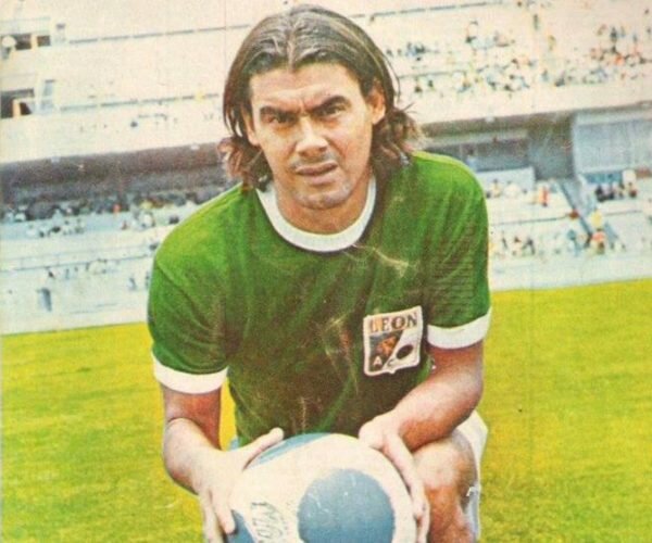 Soccer Player Rafael Albrecht Dies At 79.